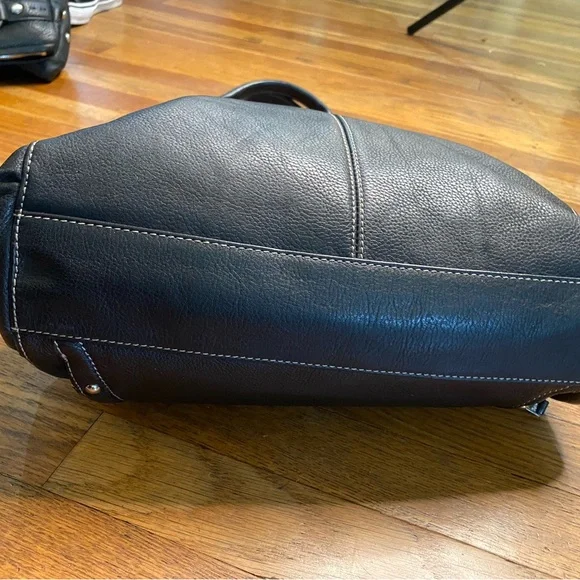 Tignanello black leather tote - Picture 3 of 9